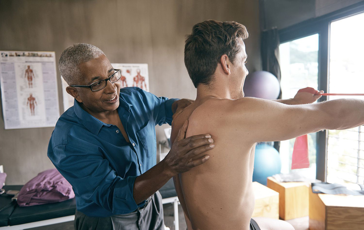 https://www.sharphealthplan.com/images/default-source/site-images/hero-images/chiropractor-examining-back-of-patient-1170x740.jpg?sfvrsn=e79fa380_3